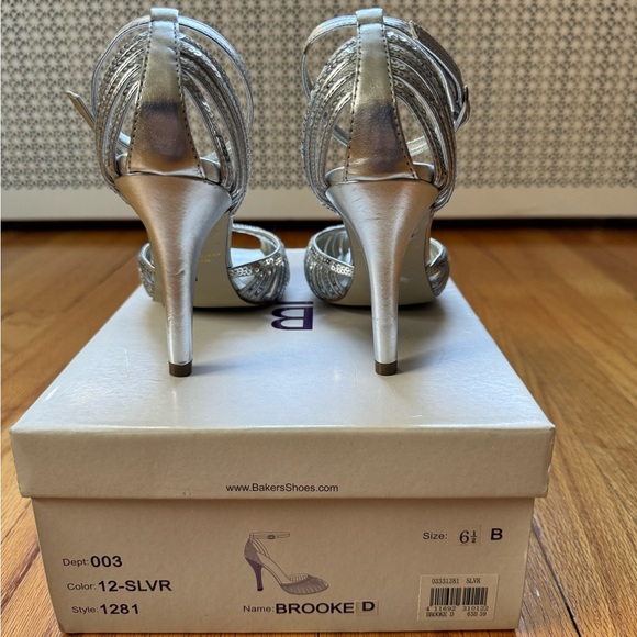Bakers Size 6.5 Silver Sequin Ankle Strap Heels (with non slip pad on bottoms) - Picture 4 of 6